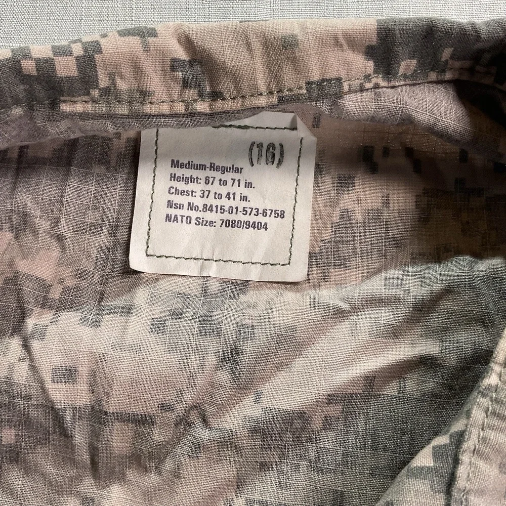 NWT ARMY Combat Uniform (ACU) Coat Flame Resistant Insect Guard Size Mediium Reg